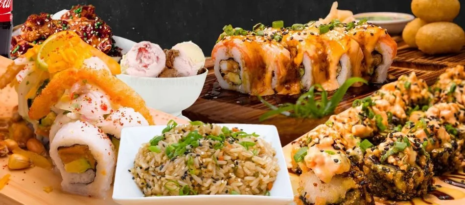 Mesa de la barra libre: makis, yakimeshi, alitas, croquetas y helado